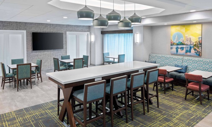 Coventry Hotel | Highly Rated Hampton Inn Coventry with Pool and Spa Amenities