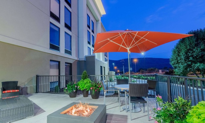 Covington Hotel | Relax at Hampton Inn Covington with Pool & Family Amenities