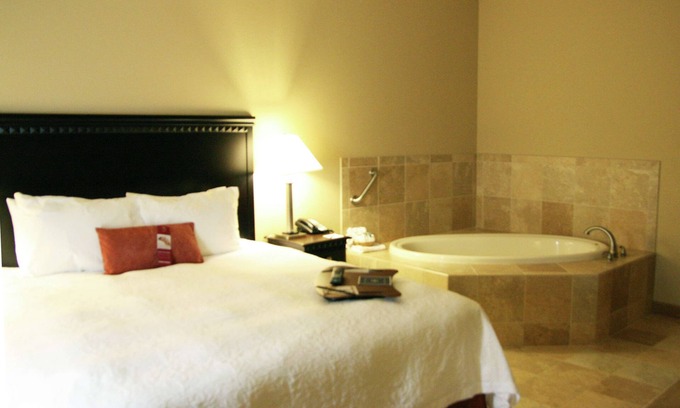 Dade City Hotel | Welcoming Hampton Inn Dade City - Zephyrhills with Pool & Spa