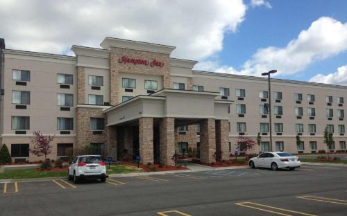 Auburn Hills Hotel | Explore Hampton Inn Detroit/Auburn Hills South: Pet Friendly & Pool
