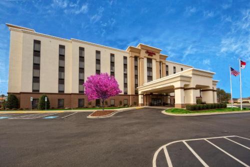 Dunn Hotel | Pet-Friendly Stay at Hampton Inn Dunn: Family Fun Awaits