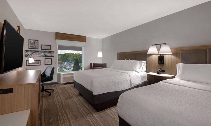 Easley Hotel | Stay at Hampton Inn Easley: Guest Rated 9.4 & Pool Access