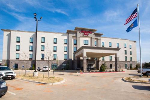 El Reno Hotel | Discover Comfort at Hampton Inn El Reno, OK - Guest Rated 8.6