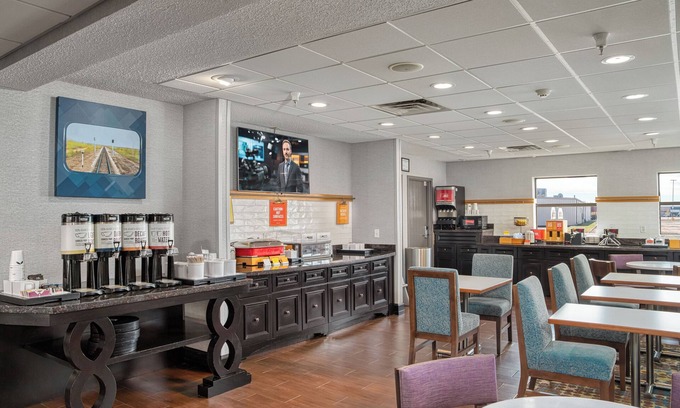 Elkhart Hotel | Discover Comfort at Hampton Inn Elkhart IN - Rated 9/10!