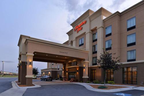 Evanston Hotel | Discover Hampton Inn Evanston with Pool and Hot Tub Access