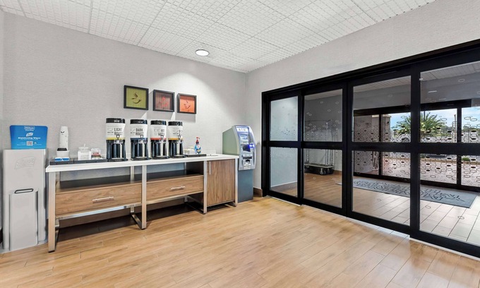 Florence Hotel | Welcoming Hampton Inn Florence Midtown near University of North Alabama