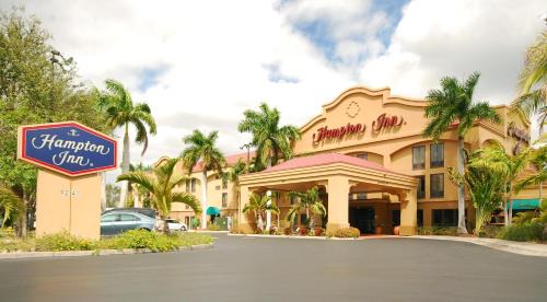 Biggar Hotel | Welcoming Stay at Hampton Inn Fort Myers-Airport & I-75