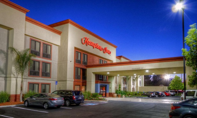 Fremont Hotel | Convenient Stay at Hampton Inn Fremont with Pool Access