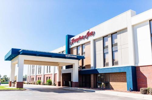 Greenville Hotel | Oceanfront Hampton Inn - Greenville with Pool & Breakfast
