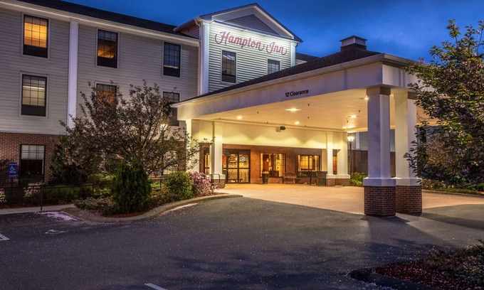 Hadley Hotel | Discover the Hampton Inn Hadley-Amherst: Rated 9/10 Stay
