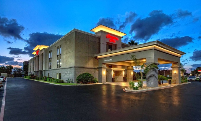 Baytown Hotel | Discover Comfort at Hampton Inn Houston Baytown with Pool
