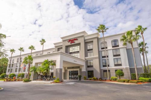 Southpoint Hotel | Pet-Friendly Retreat at Hampton Inn Jacksonville South