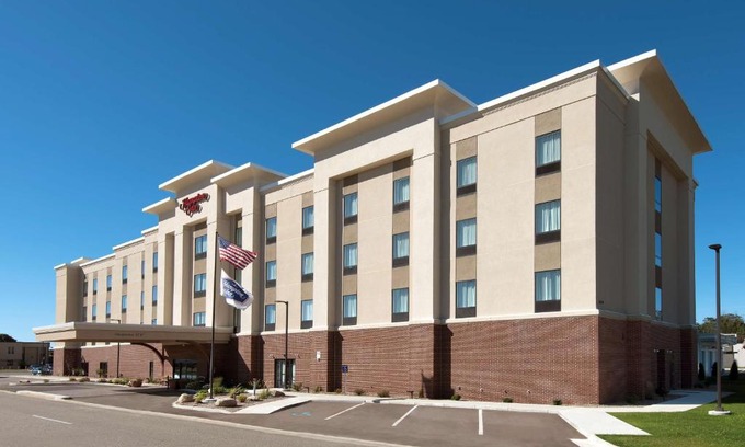 Portage Hotel | Inviting Stay at Hampton Inn Kalamazoo with Pool Access