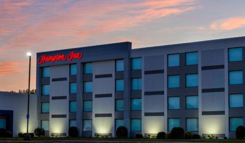Kinston Hotel | Welcoming Hampton Inn Kinston: Family-Friendly with Pool