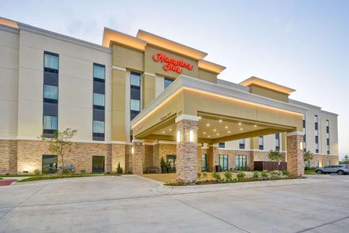 Kyle Hotel | Relaxing Stay at Hampton Inn Kyle with Pool & Breakfast