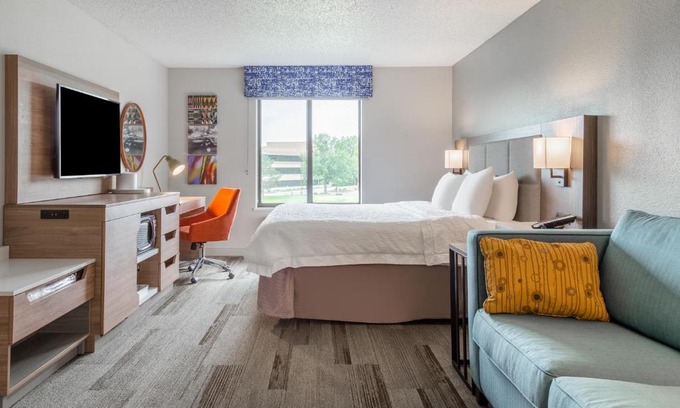 Onalaska Hotel | Pet-Friendly Getaway at Hampton Inn La Crosse/Onalaska