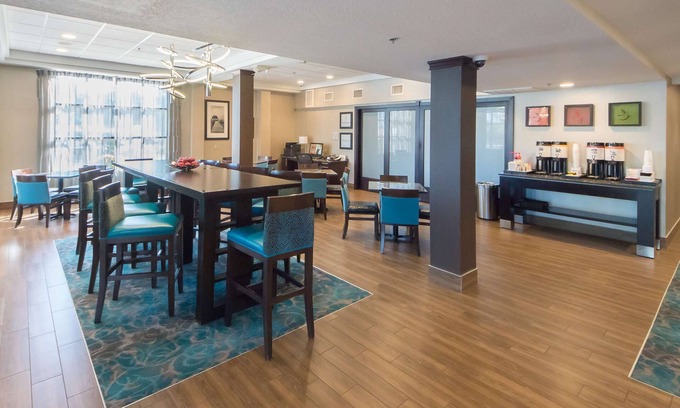 Lakeland Hotel | Guest Rated 9/10: Hampton Inn Lakeland with Pool & Dining