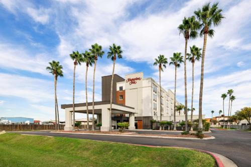 Bonanza Hotel | Welcoming Hampton Inn Laredo: Family-Friendly & Pet Friendly