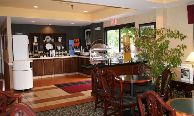 Laurinburg Hotel | Inviting Hampton Inn Laurinburg: Guest Rated 8.4/10