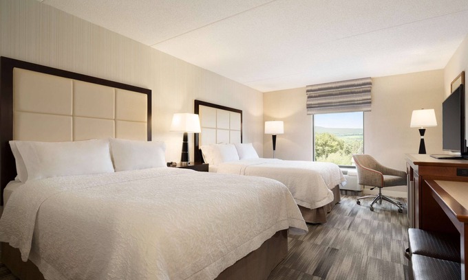 Weissport East Hotel | Guest Favorite: Hampton Inn Lehighton-Jim Thorpe with Spa