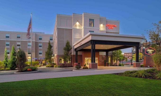 Lewiston Hotel | Top-Rated Hampton Inn Lewiston-Auburn with Pool & Spa
