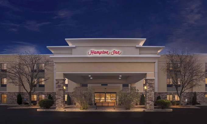 Marion Hotel | Discover Hampton Inn Marion: Pool, Spa & Family-Friendly Fun