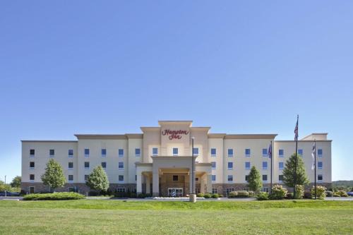 Matamoras Hotel | Pet-Friendly Getaway at Hampton Inn Matamoras - 8.5/10 Rating