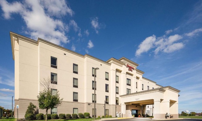 Middletown Hotel | Relax at Hampton Inn Middletown with Oceanfront Views
