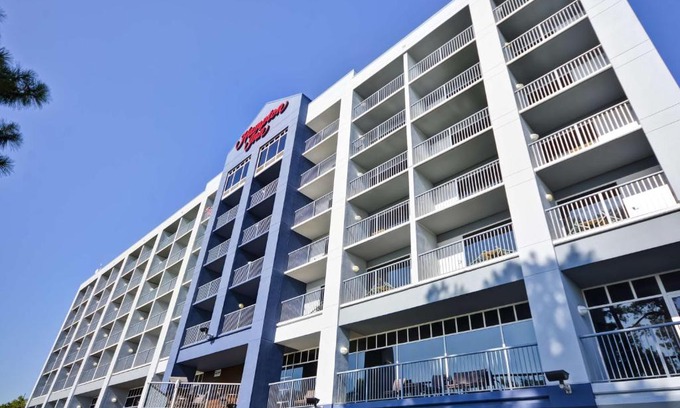 Daphne Hotel | Pet-Friendly Hampton Inn Mobile with Ocean View & Pool
