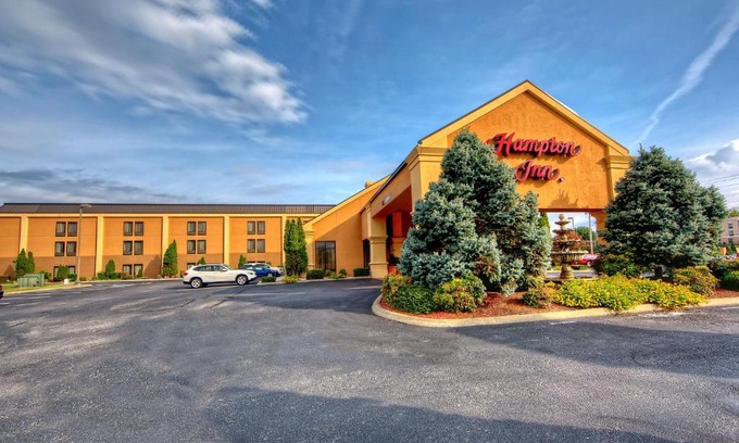 Morristown Hotel | Comfortable Stay at Hampton Inn Morristown with Pool Access