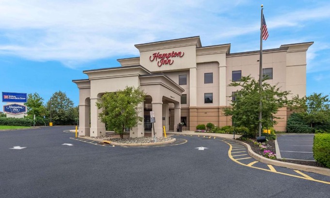 Nanuet Hotel | Comfortable Stay at Hampton Inn Nanuet with Pool & Pets