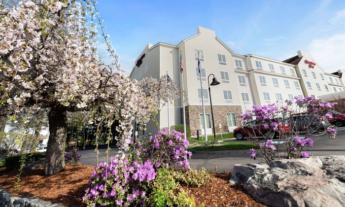 Nashua Hotel | Discover Hampton Inn Nashua: Pool, Spa & Family-Friendly Stay