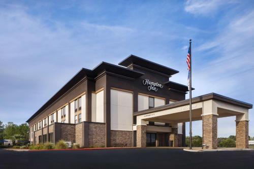 Shamard Heights Hotel | Cozy Hampton Inn Natchitoches: Family-Friendly with Pool