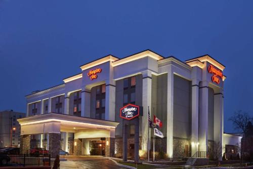 Downtown Niagara Falls Hotel | Enjoy Pet-Friendly Comfort at Hampton Inn Niagara Falls