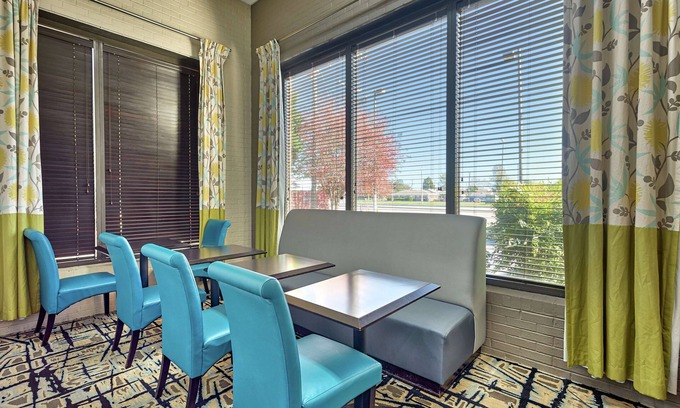Fleet Hotel | Comfortable Stay at Hampton Inn Norfolk-Naval Base