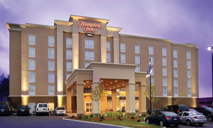 North Olmsted Hotel | Top-Rated Hampton Inn North Olmsted with Pool & Breakfast