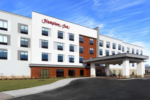 O'Fallon Hotel | Comfortable Stay at Hampton Inn O'Fallon, IL with Pool Access