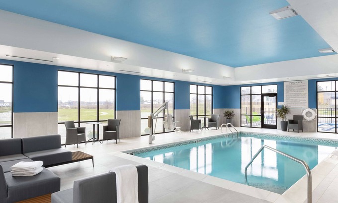 O'Fallon Hotel | Explore Hampton Inn O'Fallon: 9.4/10 & Poolside Relaxation