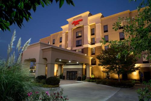 Oxford Hotel | Top-Rated Hampton Inn Oxford with Pool & Family Amenities
