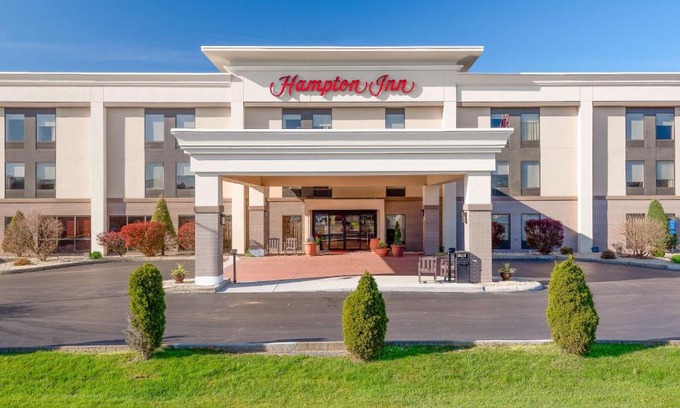 Mineralwells Hotel | Discover Hampton Inn Parkersburg/Mineral Wells - Pet Friendly Stay