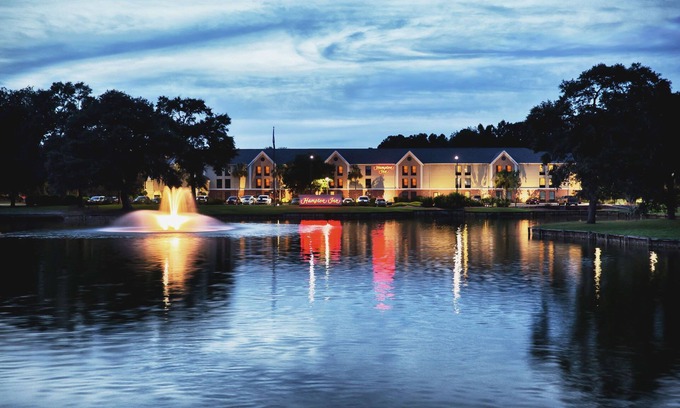 Litchfield by the Sea Hotel | Discover Hampton Inn Pawleys Island with Pool & Spa