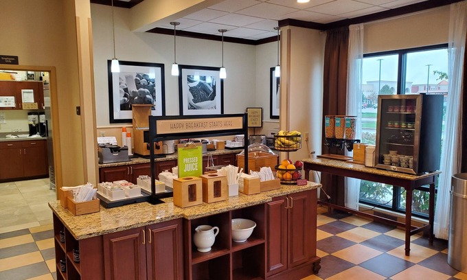 Plover Hotel | Guest Rated 9.2: Hampton Inn Plover/Stevens Point Awaits