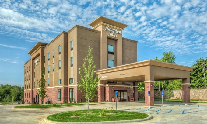 Poplar Bluff Hotel | Pet Friendly Retreat at Hampton Inn Poplar Bluff - Rated 9/10