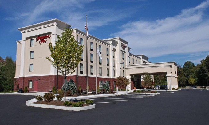 Raynham Hotel | Comfortable Stay at Hampton Inn Raynham-Taunton with Pool