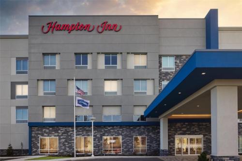 Redmond Hotel | Inviting Hampton Inn Redmond Bend Airport with Pool Access