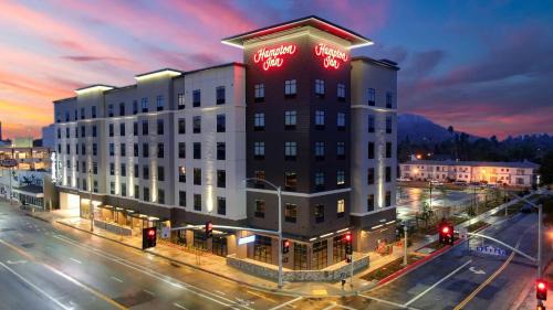 Downtown Riverside Hotel | Relaxing Getaway at Hampton Inn Riverside Downtown