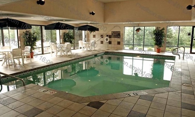 Rockford Hotel | Inviting Hampton Inn Rockford with Spa & Breakfast Included