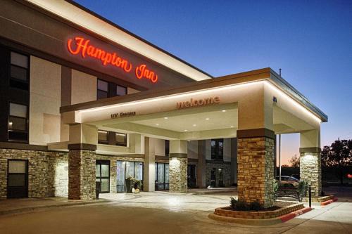 Salina Hotel | Comfortable Stay at Hampton Inn Salina with Pool & Hot Tub