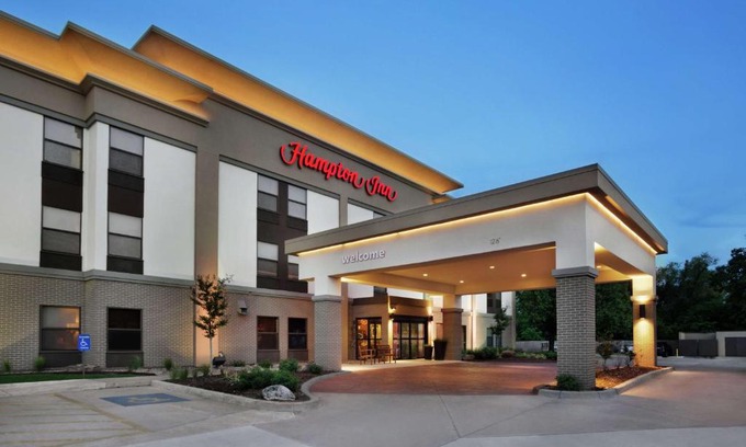 Shawnee Hotel | Discover Comfort at Hampton Inn Shawnee with Pool Access