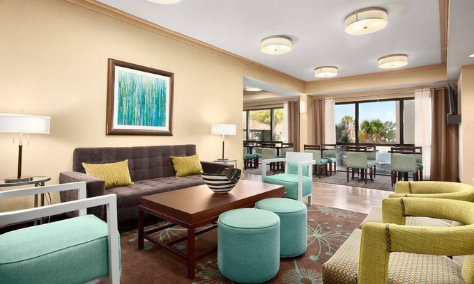 Slidell Hotel | Top-Rated Hampton Inn Slidell with Pool and Restaurant